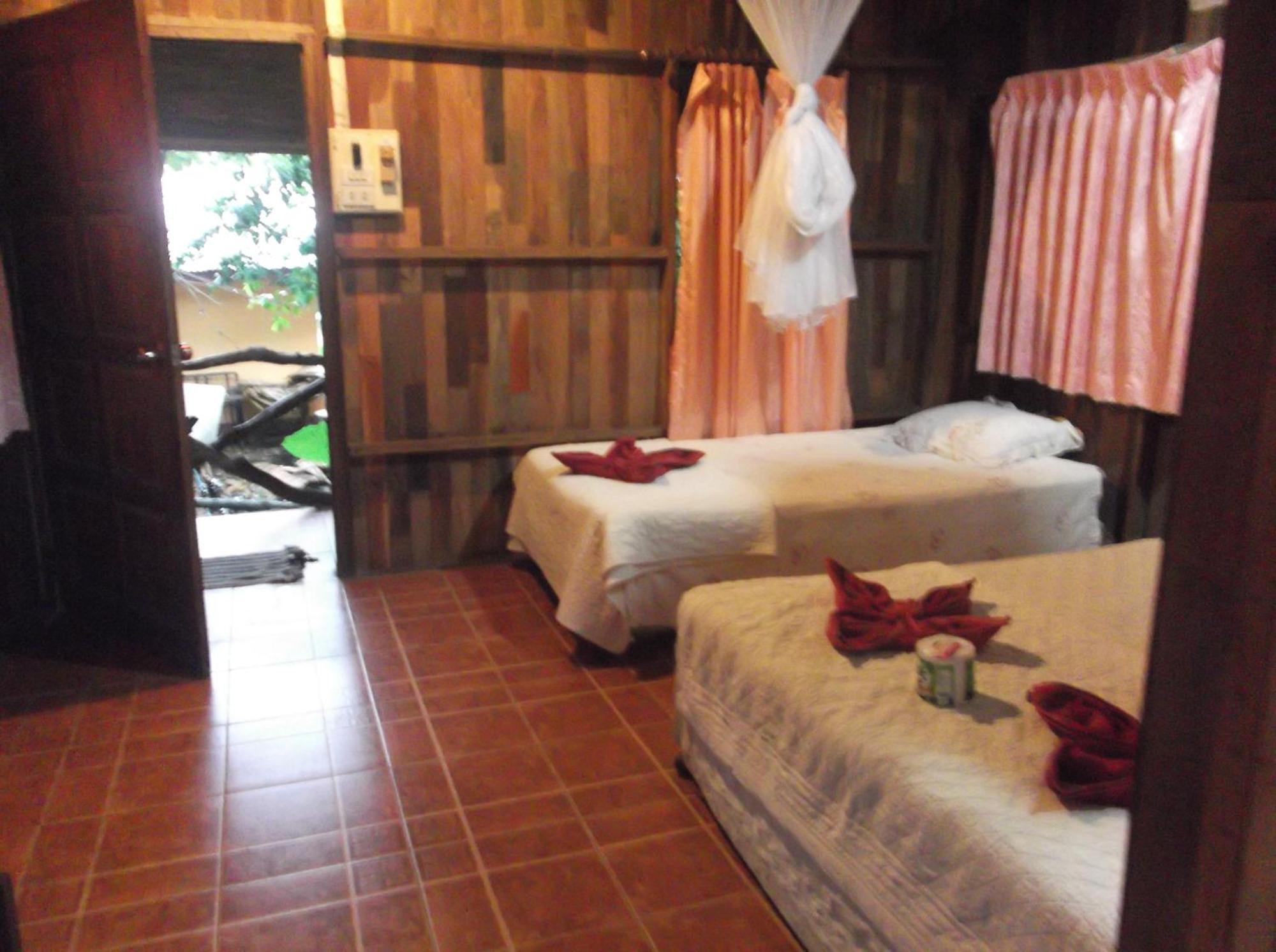 Bamboo House Hotel Khao Sok National Park Exterior photo